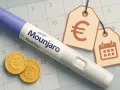 Mounjaro KwikPen na tle kalendarza z monetami euro i metkami cenowymi. Sprawdź, jaka jest mounjaro 7 5 mg cena.